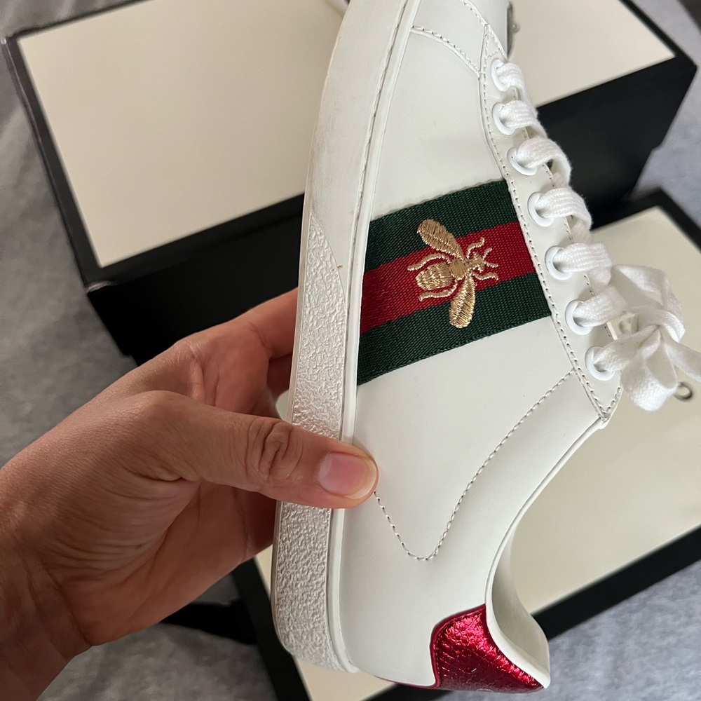 Gucci White Sneakers with Green and Red Accents - Picture 2 of 11